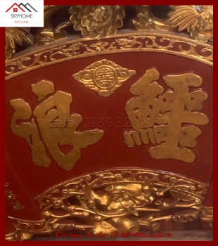 Hoành phi phòng thờ chữ “Kình ba” và “Ngạc lãng” tại Đền Mẫu